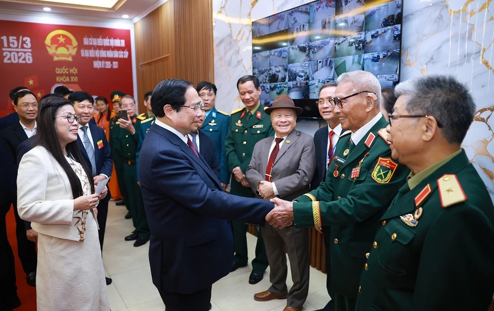 Thủ tướng kiểm tra công tác bầu cử tại phường Tây Hồ, Hà Nội - Ảnh 5. Thủ tướng kiểm tra công tác bầu cử tại phường Tây Hồ, Hà Nội - Ảnh 5.