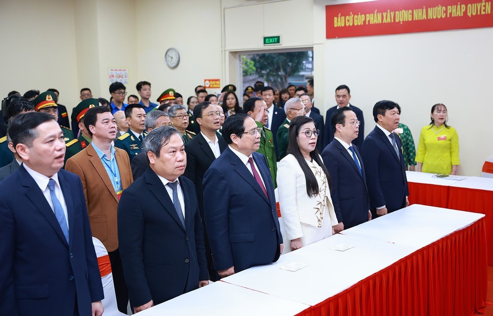 Thủ tướng Phạm Minh Chính bỏ phiếu bầu cử đại biểu Quốc hội khóa XVI và HĐND các cấp nhiệm kỳ 2026-2031 - Ảnh 2.