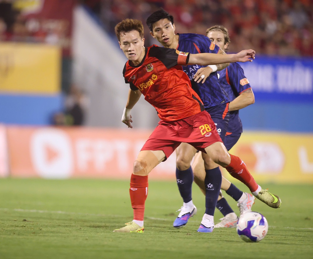 Từ nỗi đau chấn thương đến "niềm vui trở lại" của Văn Hậu - Ảnh 1.