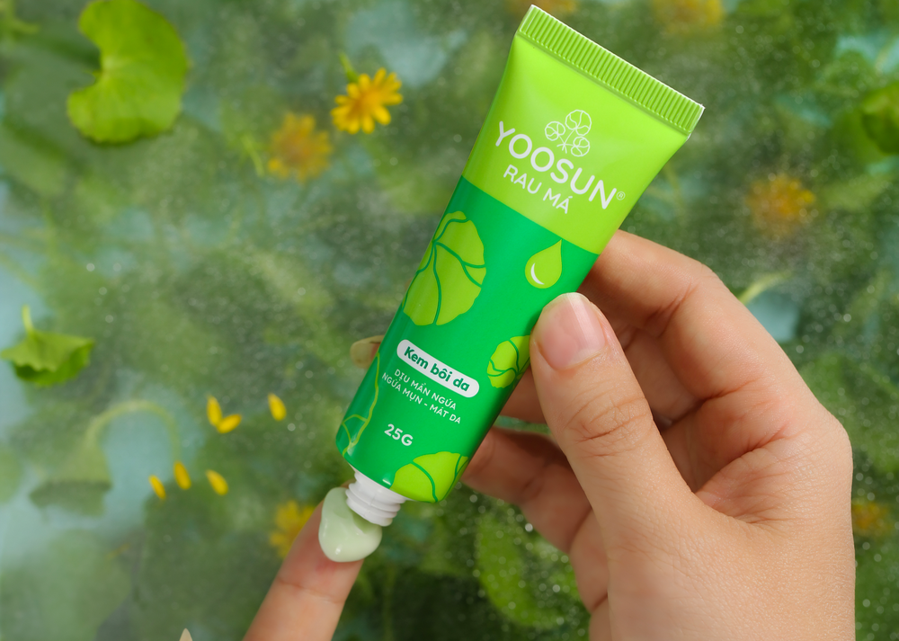 Nắng nóng đầu mùa: Vì sao nhiều mẹ bỉm luôn mang theo "tuýp kem xanh" trong túi đồ của bé? - Ảnh 2. Nắng nóng đầu mùa: Vì sao nhiều mẹ bỉm luôn mang theo "tuýp kem xanh" trong túi đồ của bé? - Ảnh 2.