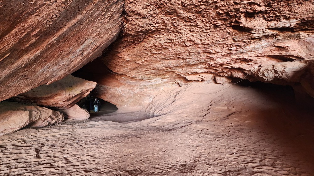 Khám phá các hang động kỳ thú trên sa mạc Sahara - Ảnh 2. Khám phá các hang động kỳ thú trên sa mạc Sahara - Ảnh 2.