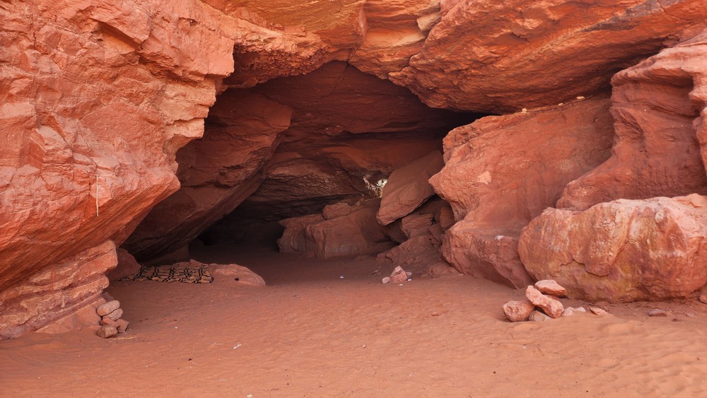 Khám phá các hang động kỳ thú trên sa mạc Sahara - Ảnh 1. Khám phá các hang động kỳ thú trên sa mạc Sahara - Ảnh 1.