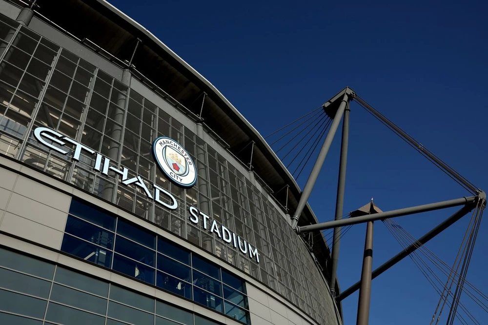 Chelsea đã bị trừng phạt, bao giờ đến lượt Man City? - Ảnh 1.