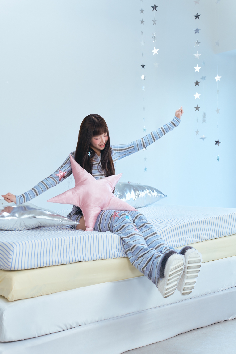 Ánh Sáng Aza ra mắt album đầu tay "Chói", màu sắc âm nhạc hiện đại - Ảnh 3.