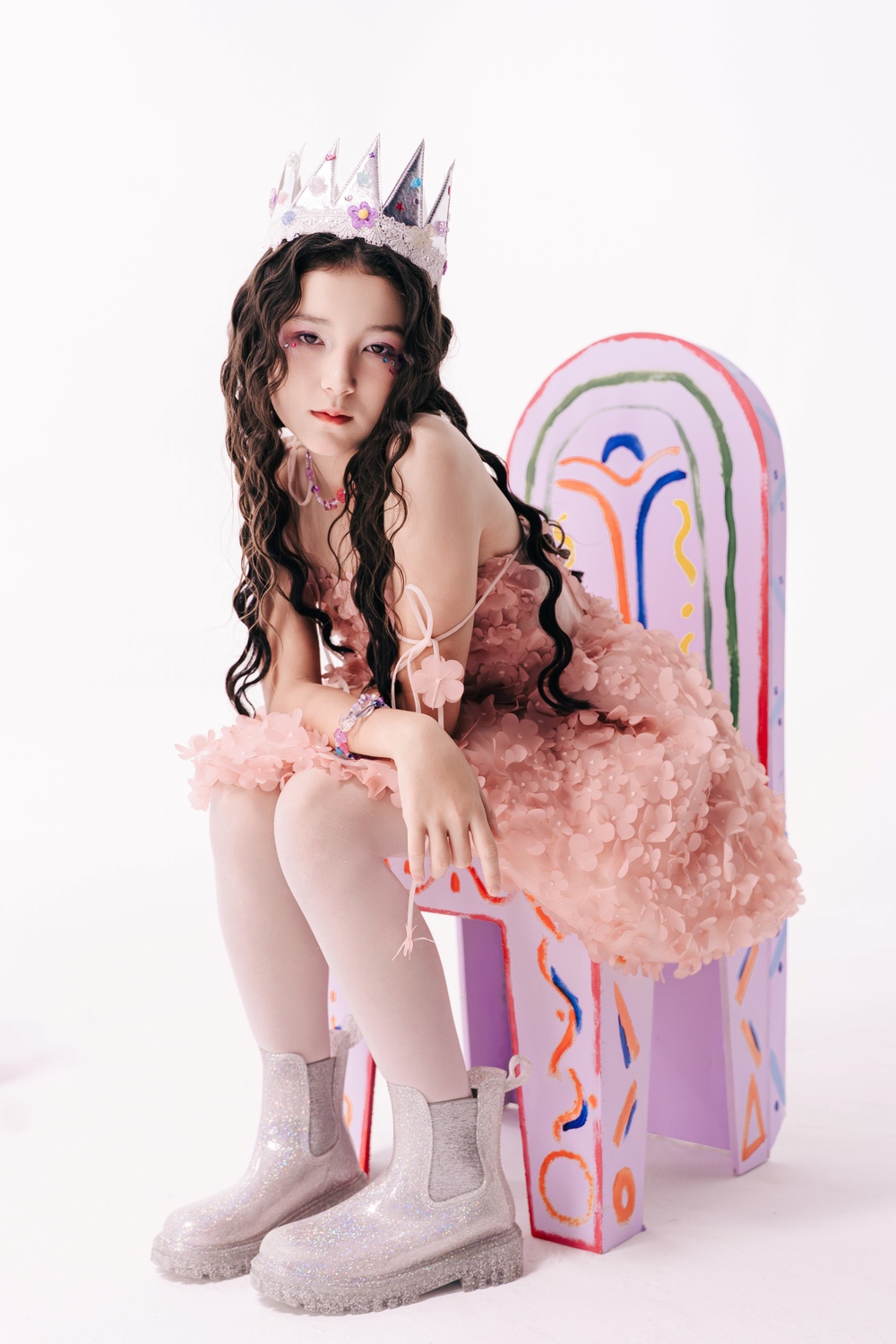 Tân binh mới của V-pop: Con lai Việt - Đức,  sở hữu "profile khủng" - Ảnh 4.