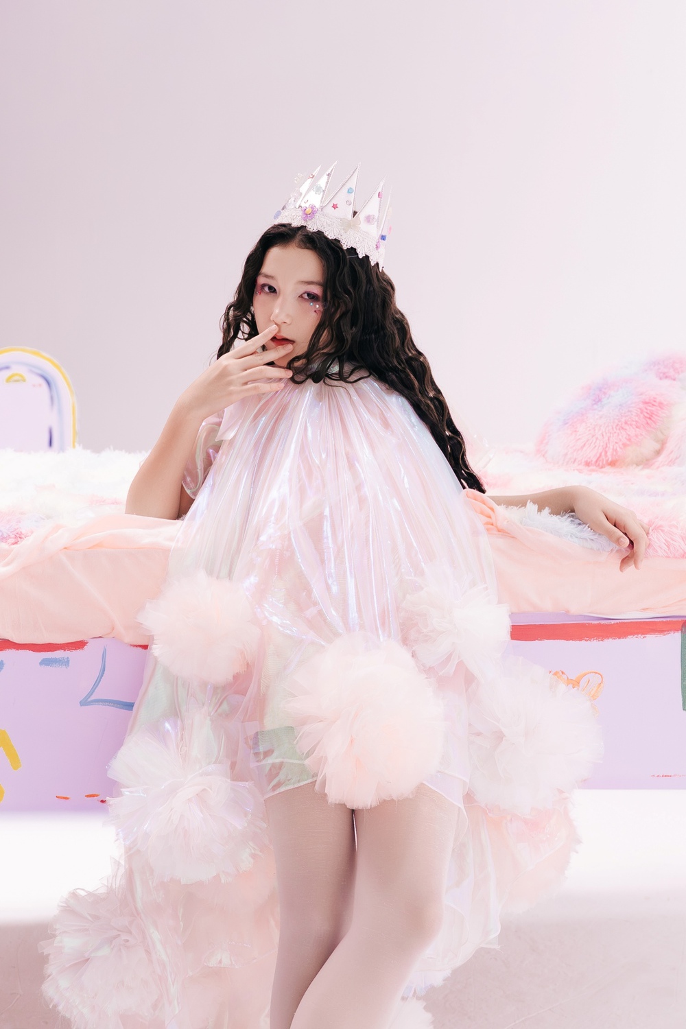 Tân binh mới của V-pop: Con lai Việt - Đức,  sở hữu "profile khủng" - Ảnh 3.