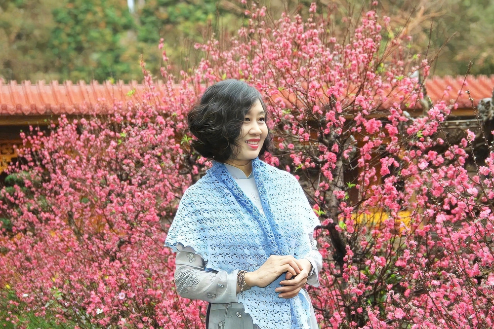 Nhà giáo Nguyễn Thị Ngân Hoa: Cảm hứng thơ từ những cánh đồng - Ảnh 1.