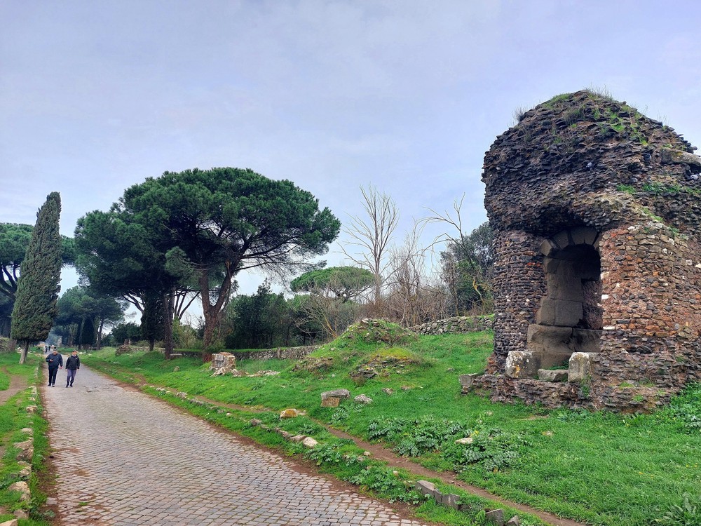 Khám phá con đường Appian cổ đại ở Italia - Ảnh 2. Khám phá con đường Appian cổ đại ở Italia - Ảnh 2.