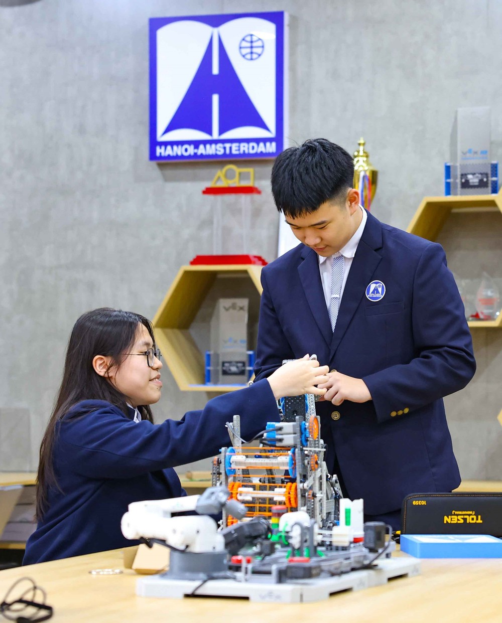 "STEM Innovation Petrovietnam" truyền cảm hứng, tạo cơ hội để học sinh Việt Nam bước ra sân chơi quốc tế - Ảnh 9.
