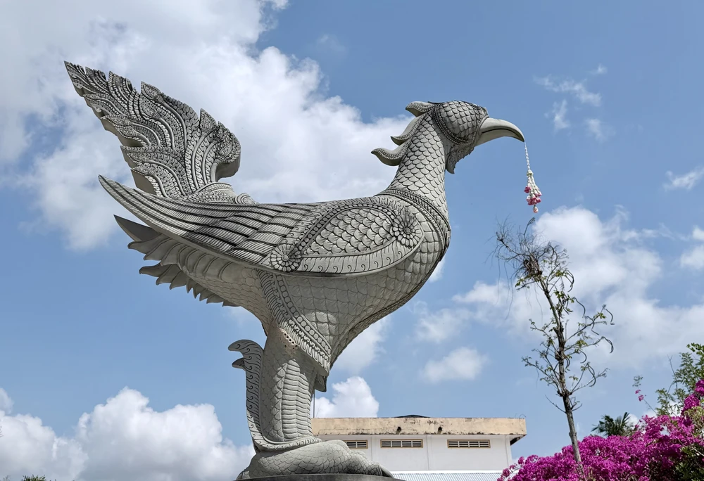 Vẻ đẹp thanh bình của chùa Tà Pạ giữa vùng Bảy Núi, An Giang - Ảnh 4.