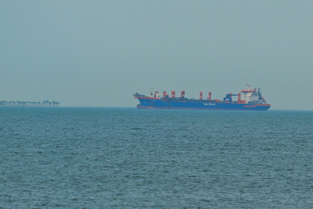 Iraq đàm phán với Iran để khơi thông eo biển Hormuz cho tàu chở dầu - Ảnh 1.