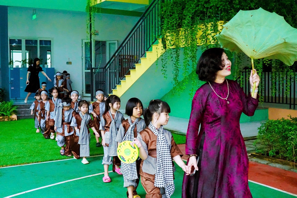 Nhà giáo Nguyễn Thị Ngân Hoa: Cảm hứng thơ từ những cánh đồng - Ảnh 5.