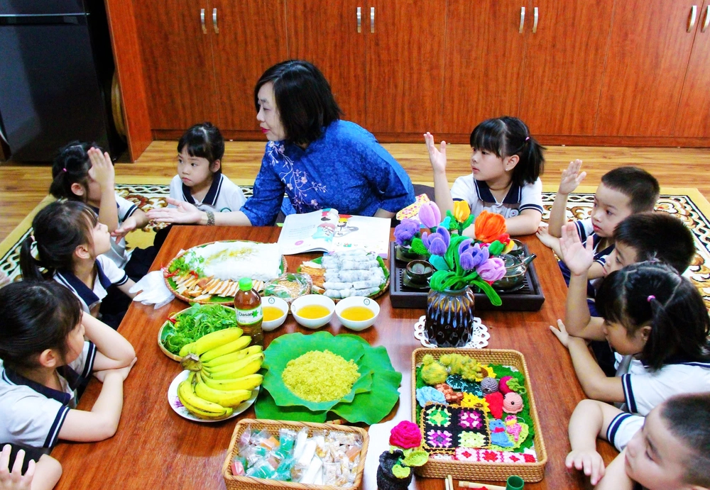 Nhà giáo Nguyễn Thị Ngân Hoa: Cảm hứng thơ từ những cánh đồng - Ảnh 6.