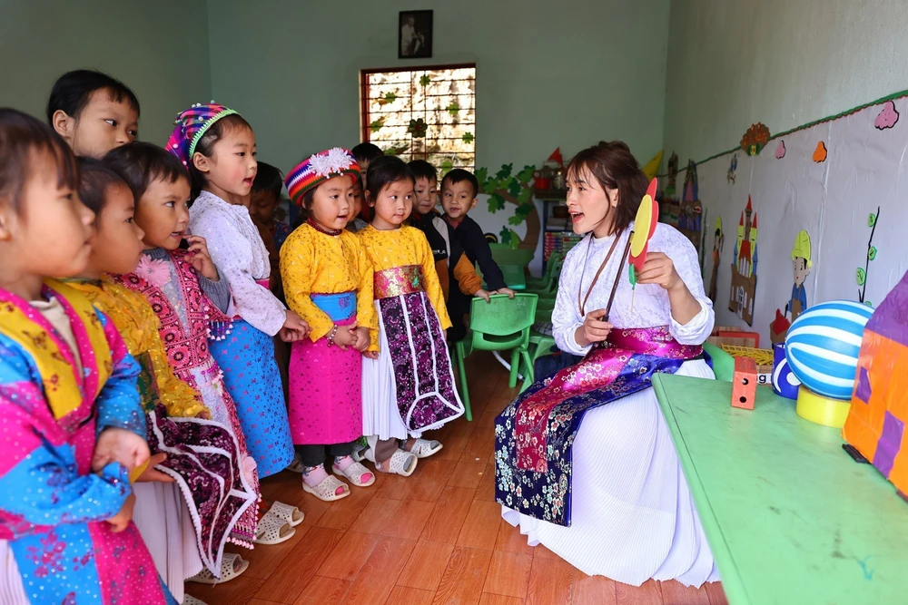 Văn hoá soi đường: Đảng viên người dân tộc trong sự nghiệp trồng người nơi vùng cao biên giới Tuyên Quang - Ảnh 3.