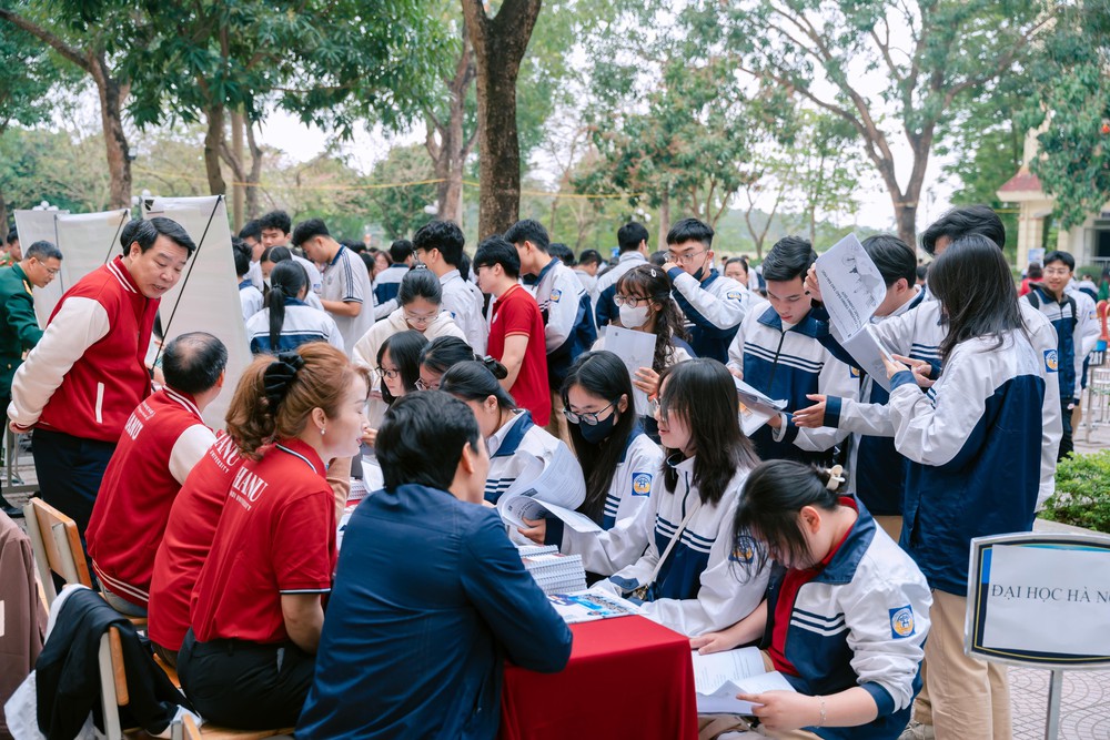 Hướng nghiệp cho học sinh cuối cấp: Chọn đúng hướng đi trước “ngã rẽ” đầu đời - Ảnh 3.