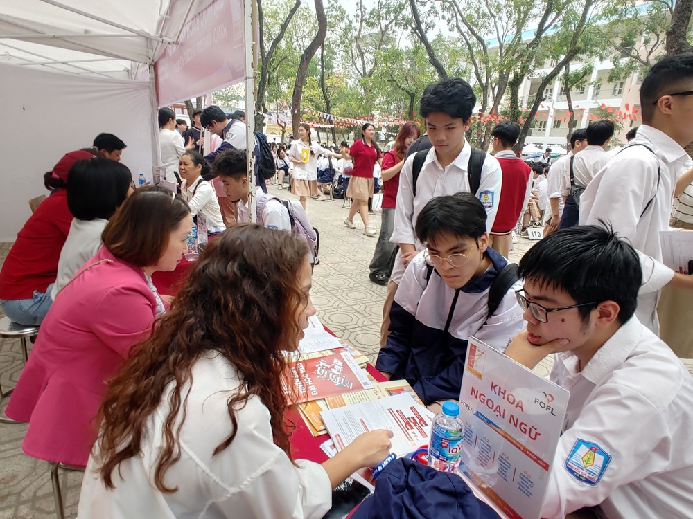 Hướng nghiệp cho học sinh cuối cấp: Chọn đúng hướng đi trước “ngã rẽ” đầu đời - Ảnh 4.
