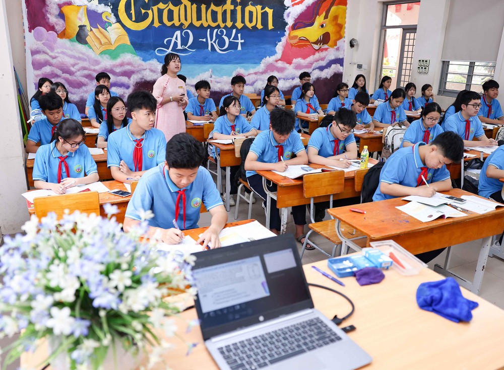 Tuyển sinh lớp 10 chuyên Hà Nội: Thí sinh phải qua vòng sơ tuyển và thi tuyển - Ảnh 1.