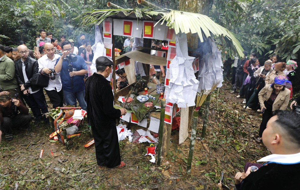 Lễ cúng rừng - nét văn hóa đặc sắc của người Mông - Ảnh 2.