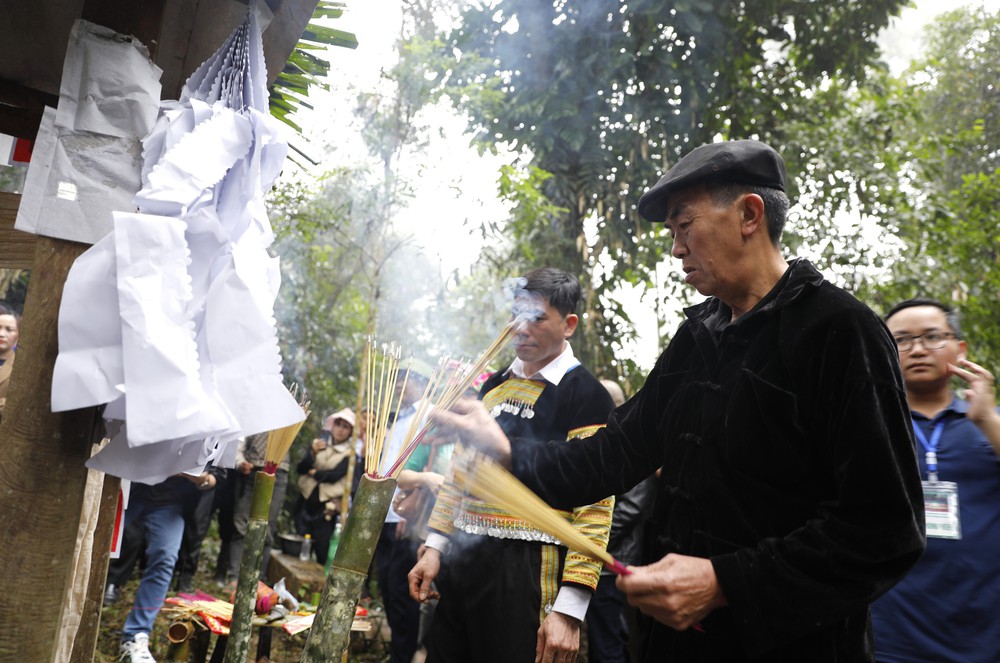 Lễ cúng rừng - nét văn hóa đặc sắc của người Mông - Ảnh 3.