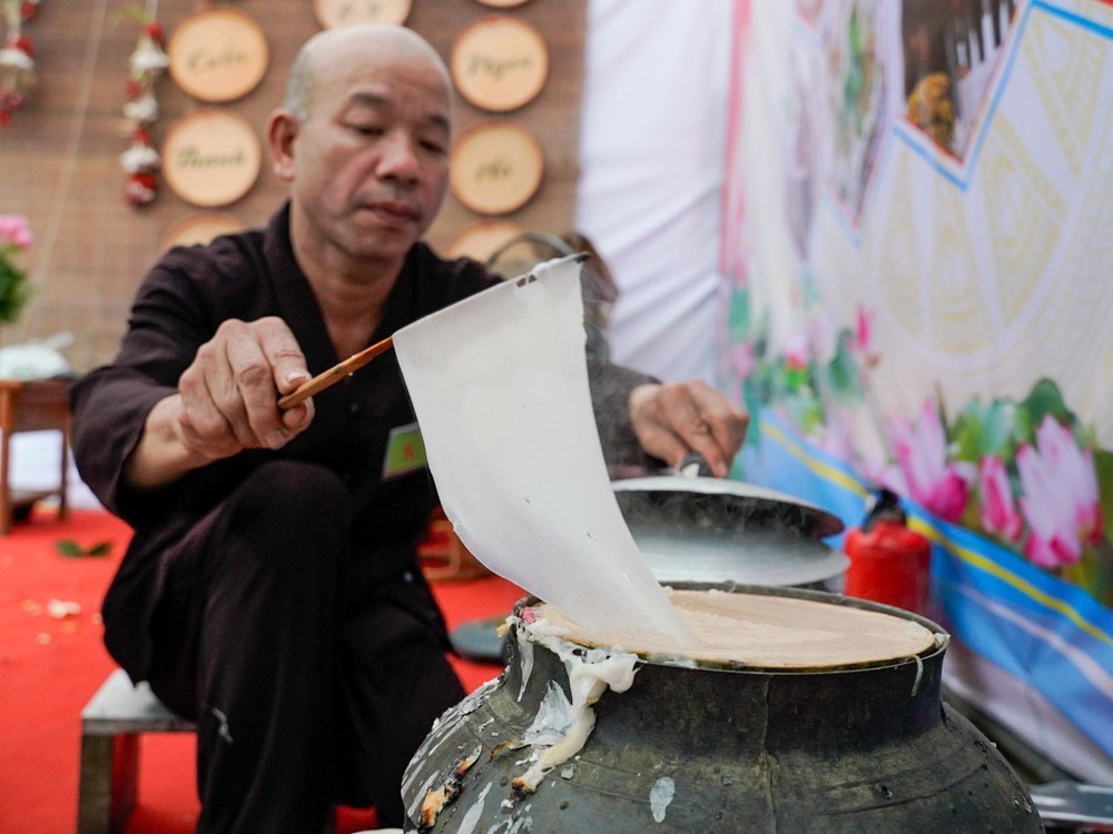 Nghề làm bánh cuốn Thanh Trì được ghi danh Di sản văn hóa phi vật thể quốc gia  - Ảnh 6.