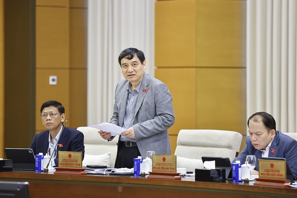 Phiên họp 55 của Ủy ban Thường vụ Quốc hội: Gỡ rào cản, khen thưởng kịp thời theo thành tích - Ảnh 4.