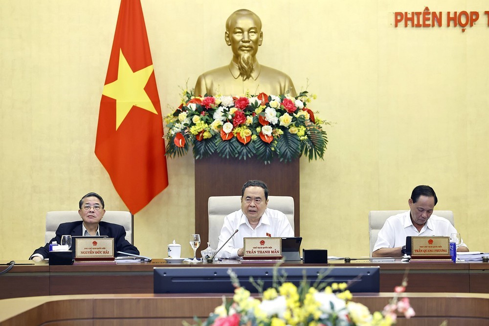 Phiên họp 55 của Ủy ban Thường vụ Quốc hội: Gỡ rào cản, khen thưởng kịp thời theo thành tích - Ảnh 1.