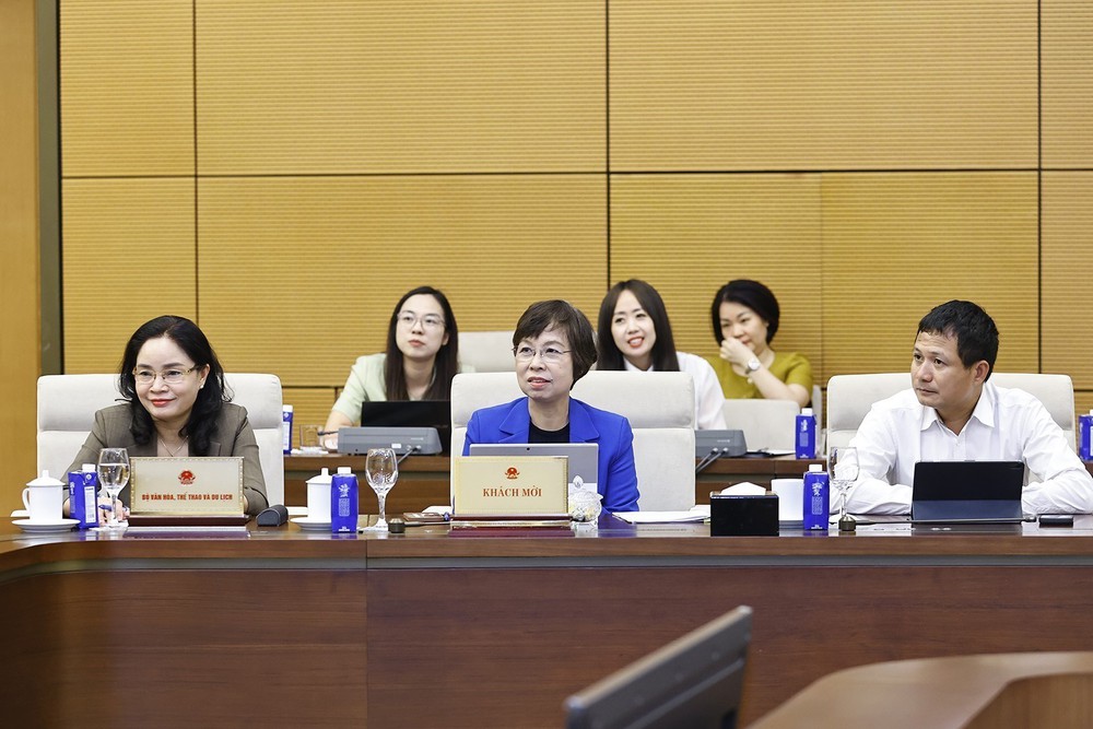 Phiên họp 55 của Ủy ban Thường vụ Quốc hội: Gỡ rào cản, khen thưởng kịp thời theo thành tích - Ảnh 5.