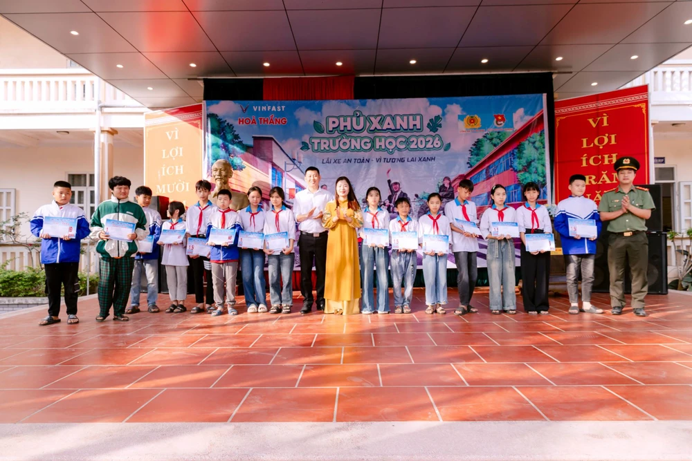 "Phủ xanh trường học 2026" lan tỏa thói quen di chuyển an toàn với xe máy điện - Ảnh 1.