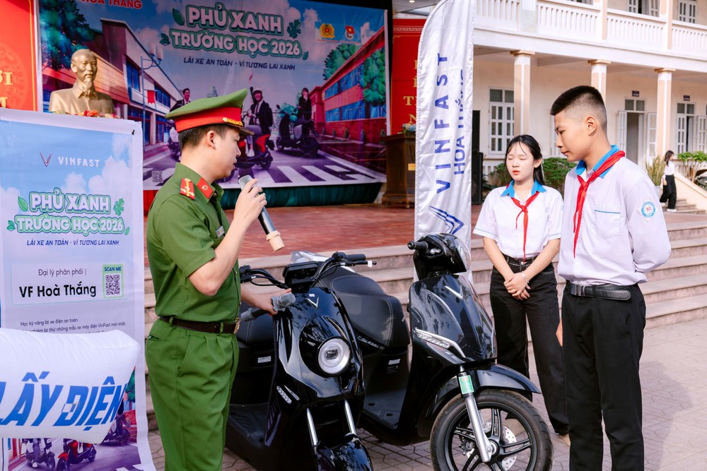 "Phủ xanh trường học 2026" lan tỏa thói quen di chuyển an toàn với xe máy điện - Ảnh 2.