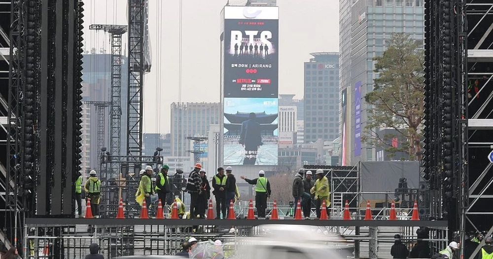 Seoul đang biến thành sân khấu rộng lớn chào đón sự trở lại của BTS - Ảnh 7.