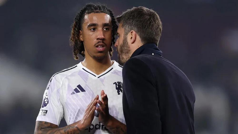 MU: Maguire là trung vệ phong cách 'chó' còn Yoro mang phong cách 'mèo' - Ảnh 3.