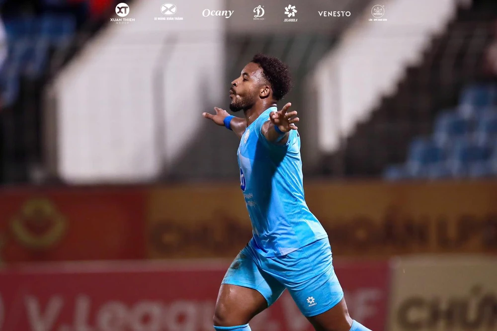 Xuân Son được khen trước ngày hội quân đội tuyển Việt Nam - Ảnh 1.