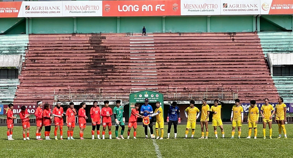 Tin nóng bóng đá Việt hôm nay 20/3: FIFA đánh giá cao HLV Kim Sang Sik; PVF-CAND chia tay 3 ngoại binh - Ảnh 4.