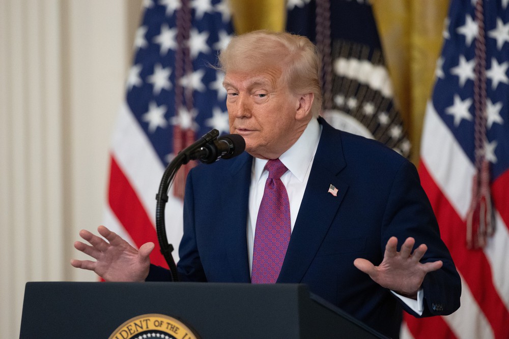 Mỹ phê duyệt thiết kế đồng tiền vàng kỷ niệm 250 năm có hình Tổng thống Trump - Ảnh 1.