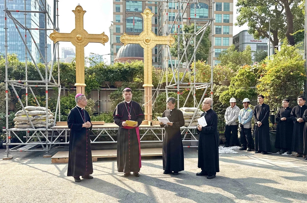 Hoàn thành một trong những hạng mục quan trọng nhất của dự án trùng tu Nhà thờ Chính tòa Đức Bà Sài Gòn - Ảnh 3.