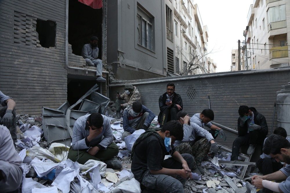 Xung đột tại Trung Đông: Thương vong tại Israel gia tăng, Đại sứ quán Việt Nam phát cảnh báo cộng đồng - Ảnh 1.