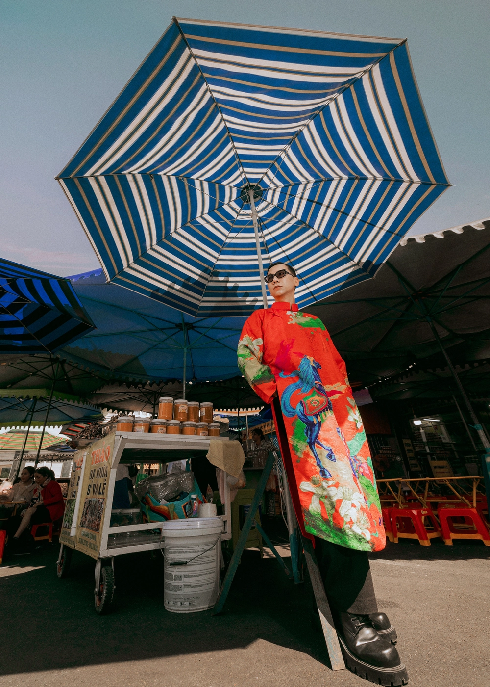 Nhiếp ảnh gia Kiếng Cận tôn vinh áo dài trên mảnh đất quê hương - Ảnh 9.