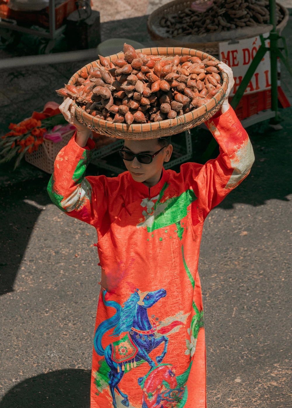 Nhiếp ảnh gia Kiếng Cận tôn vinh áo dài trên mảnh đất quê hương - Ảnh 3.