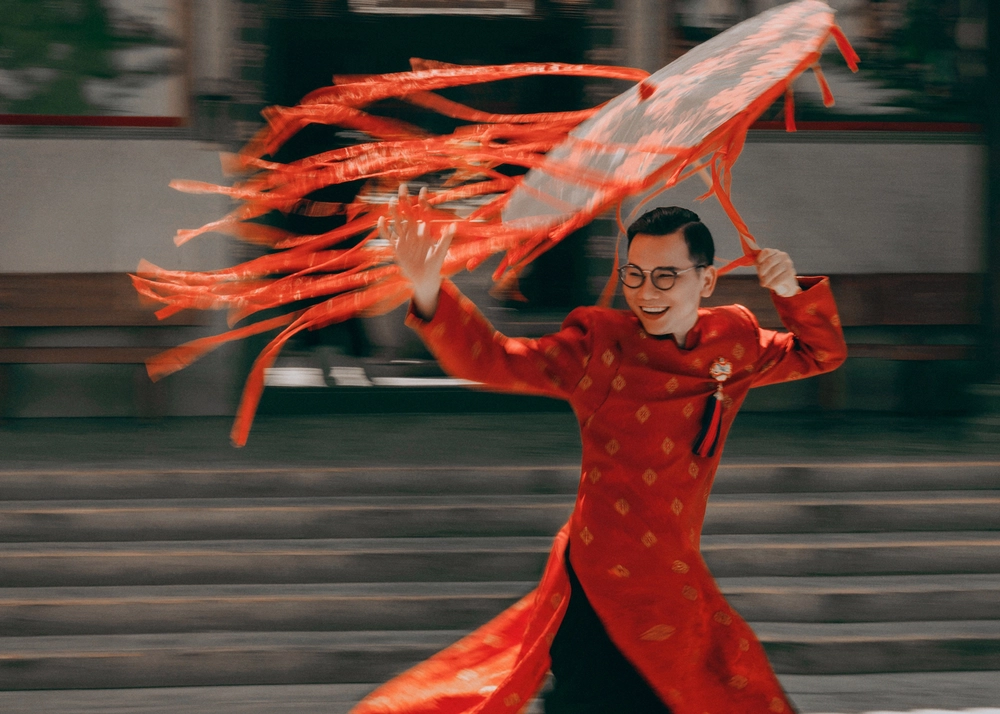 Nhiếp ảnh gia Kiếng Cận tôn vinh áo dài trên mảnh đất quê hương - Ảnh 8.