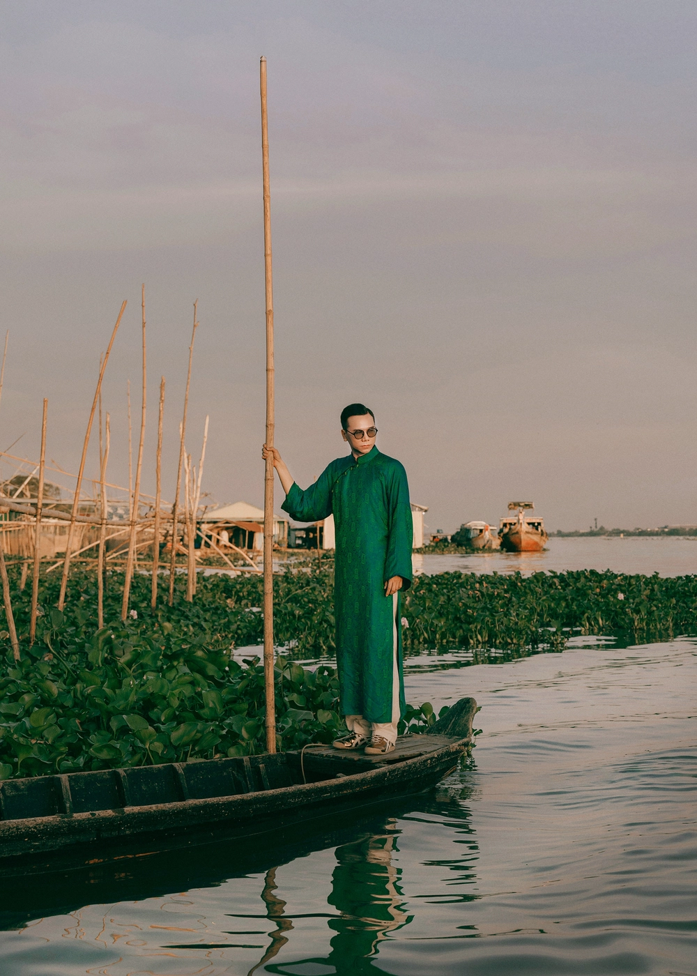 Nhiếp ảnh gia Kiếng Cận tôn vinh áo dài trên mảnh đất quê hương - Ảnh 7.