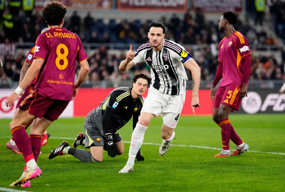 Cuộc đua Top 4 Serie A: Hỗn chiến, nhưng Juventus không đầu hàng - Ảnh 1.