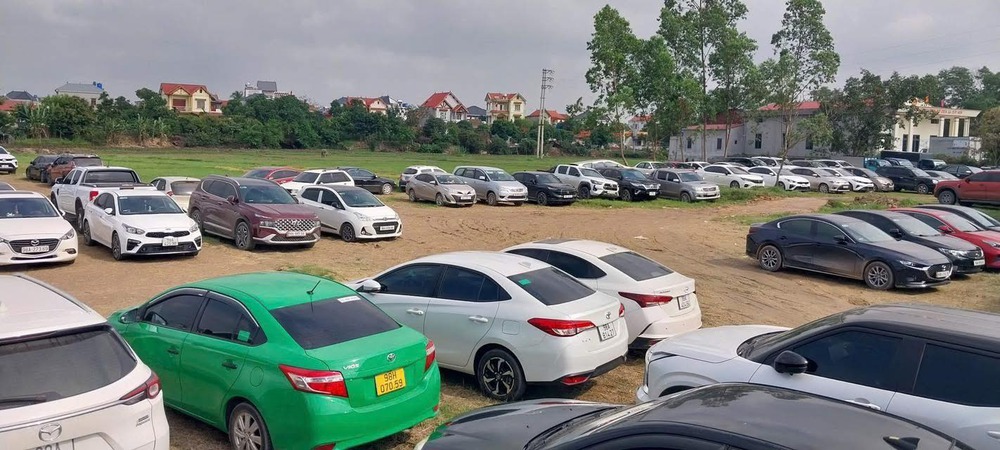 Hình ảnh gây choáng ngợp ở bóng đá hội làng miền Bắc - Ảnh 1.