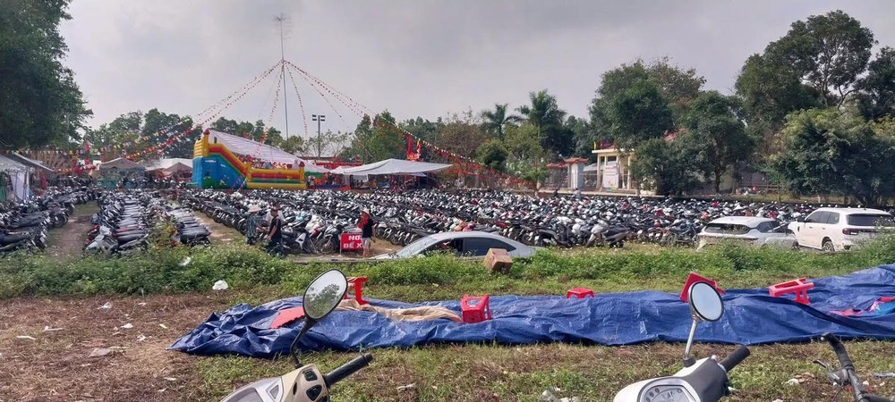 Hình ảnh gây choáng ngợp ở bóng đá hội làng miền Bắc - Ảnh 2.