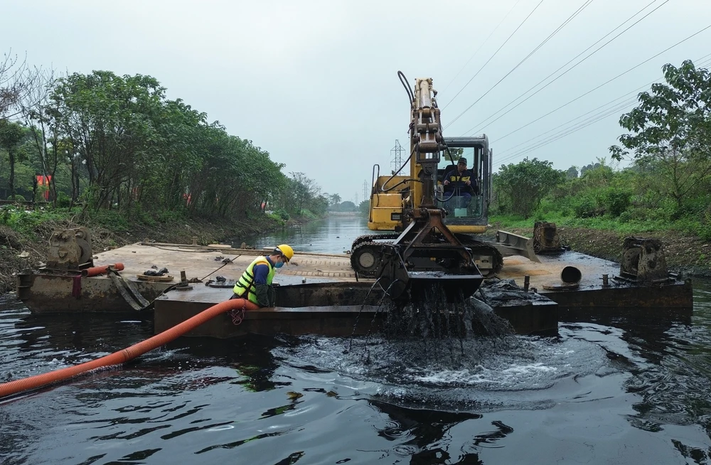 Hà Nội: Nỗ lực nạo vét sông hồ, quyết tâm "hồi sinh" sông hồ trước mùa mưa 2026 - Ảnh 11.