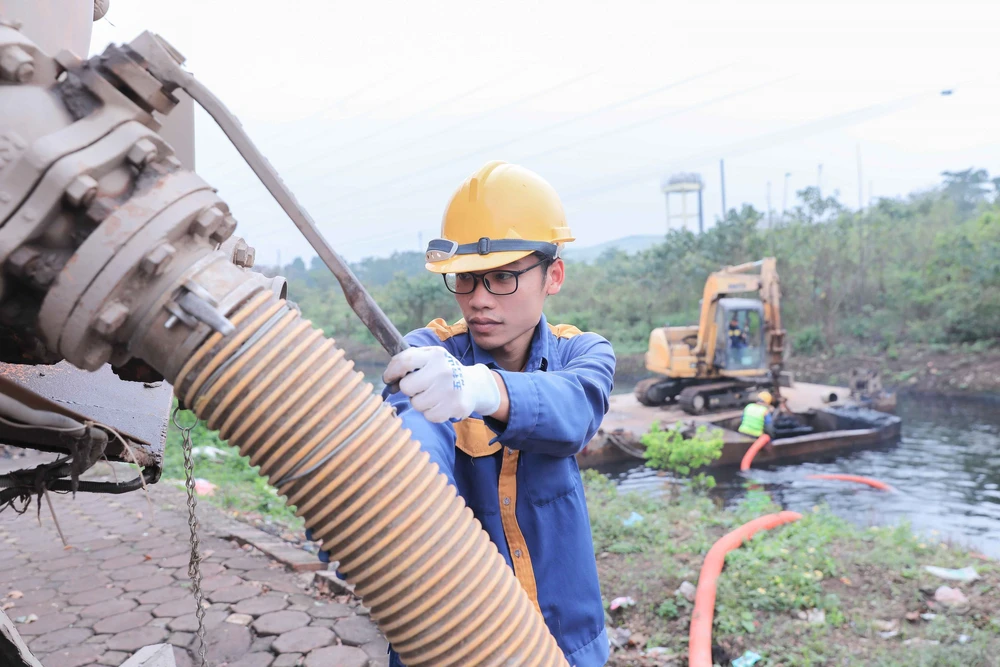 Hà Nội: Nỗ lực nạo vét sông hồ, quyết tâm "hồi sinh" sông hồ trước mùa mưa 2026 - Ảnh 8.