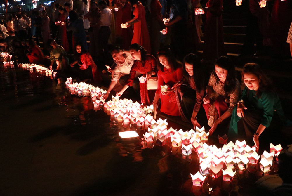 Ngày Rằm tháng Giêng tri ân bên dòng Thạch Hãn - Ảnh 3.