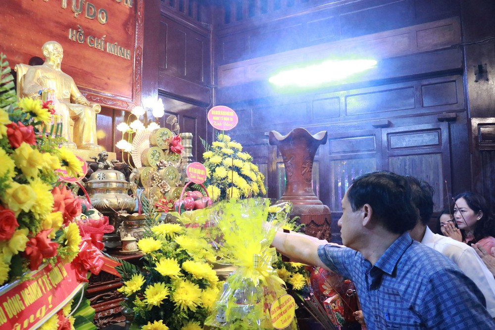 Ngày Rằm tháng Giêng tri ân bên dòng Thạch Hãn - Ảnh 1.