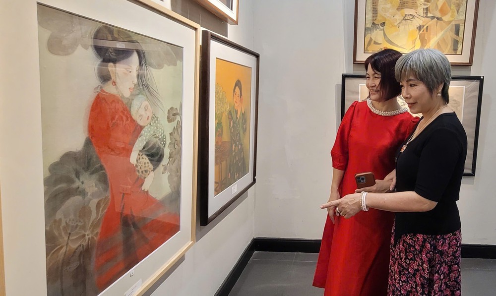Tôn vinh tài năng sáng tạo của phụ nữ qua triển lãm “Phụ nữ yêu và vẽ” - Ảnh 2.