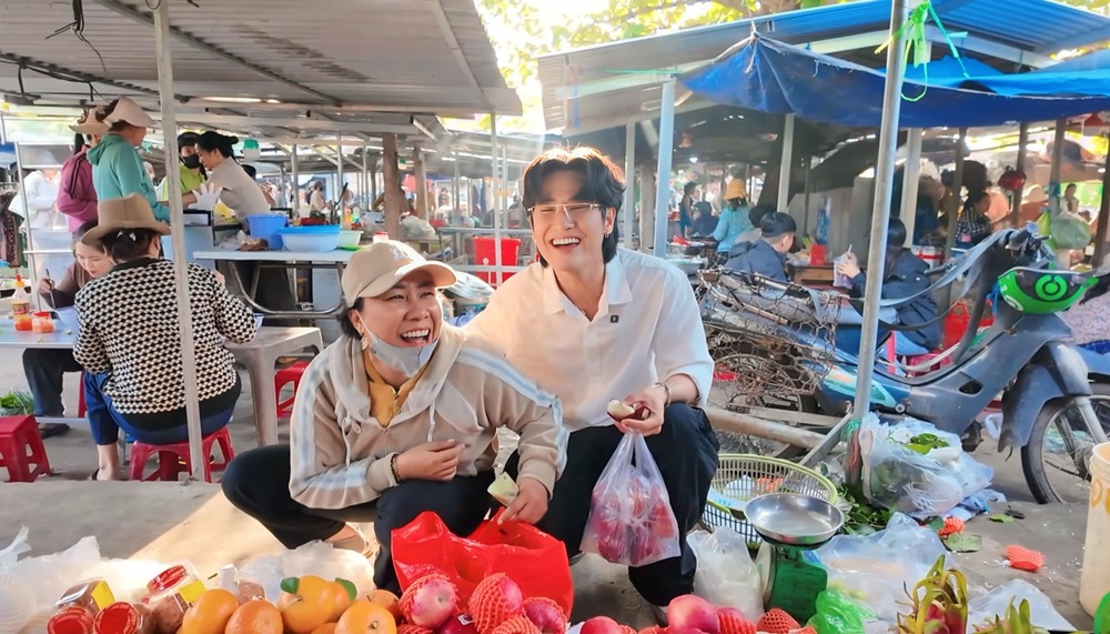 Hành trình đi 100 chợ truyền thống của Quan không gờ - Ảnh 3. Hành trình đi 100 chợ truyền thống của Quan không gờ - Ảnh 3.