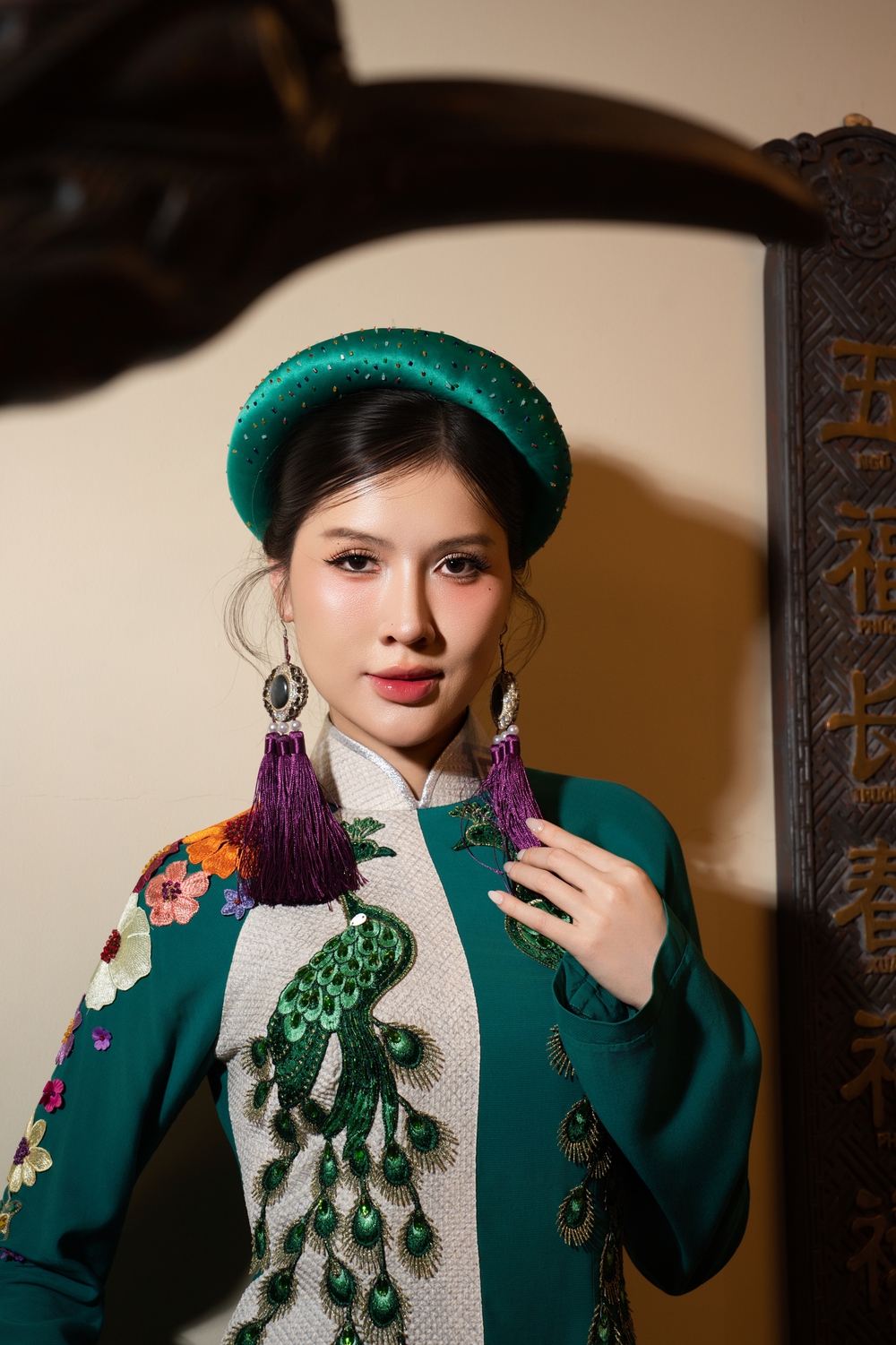 NTK Võ Việt Chung khoe 3 “nàng thơ” ở BST áo dài tôn vinh vẻ đẹp phụ nữ Á Đông - Ảnh 3.